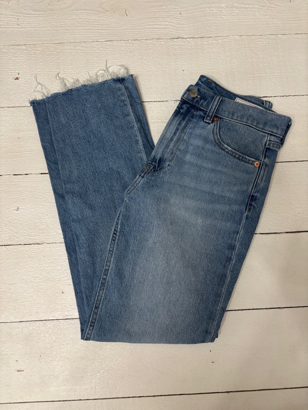 GAP Women's Straight Leg Jeans in Medium Blue Wash 28 6 R